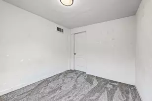 2418 E Mobile Ln, Phoenix, AZ 85040 - Photo 13
