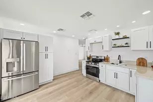 7727 W Weldon Ave, Phoenix, AZ 85033 - Photo 11