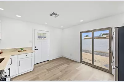 7727 W Weldon Avenue, Phoenix, AZ 85033 - Photo 9