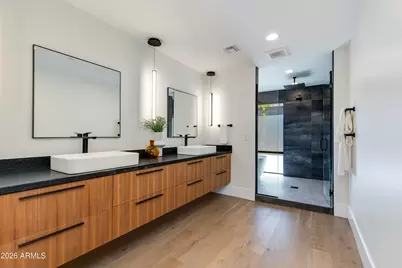 2022 E Gardenia Avenue, Phoenix, AZ 85020 - Photo 9
