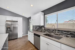 836 E Audrey Ln, Phoenix, AZ 85022 - Photo 9