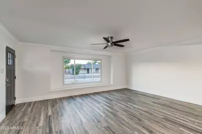 8719 E Rancho Vista Drive, Scottsdale, AZ 85251 - Photo 11