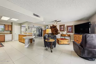 10521 W Kingswood Cir, Sun City, AZ 85351 - Photo 3