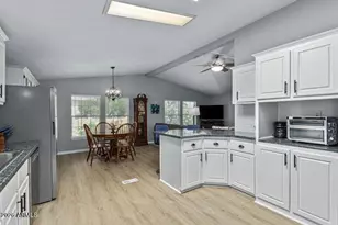 2233 E Behrend Dr, Phoenix, AZ 85024 - Photo 9