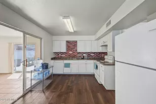 4211 E Vineyard Rd, Phoenix, AZ 85042 - Photo 11