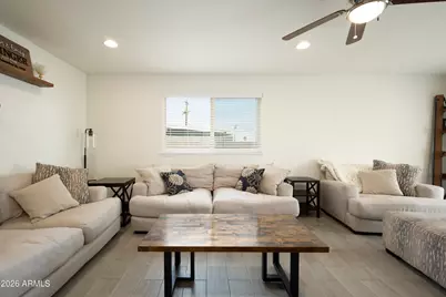 11221 N 31st Place, Phoenix, AZ 85028 - Photo 13