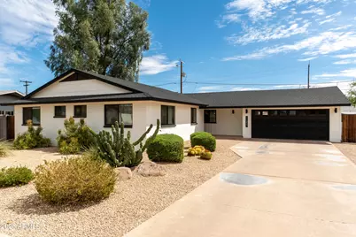 11221 N 31st Place, Phoenix, AZ 85028 - Photo 1