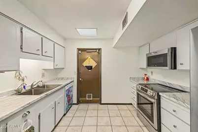 10831 W Santa Fe Drive, Sun City, AZ 85351 - Photo 11