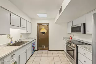 10831 W Santa Fe Dr, Sun City, AZ 85351 - Photo 11