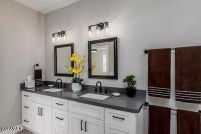 3805 E Monterey Way, Scottsdale, AZ 85251 - Photo 9