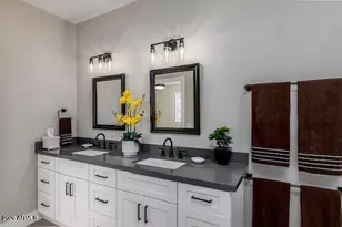 3805 E Monterey Way, Scottsdale, AZ 85251 - Photo 9