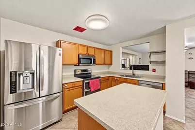 15808 N 138th Lane, Surprise, AZ 85374 - Photo 11