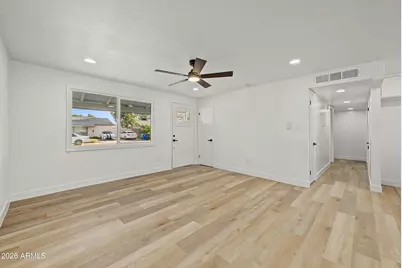7142 W Westview Drive, Phoenix, AZ 85033 - Photo 5