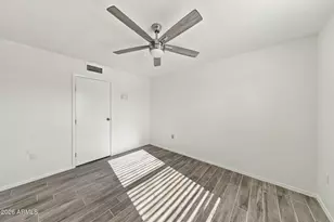 16210 N Meadow Park Dr, Sun City, AZ 85351 - Photo 19