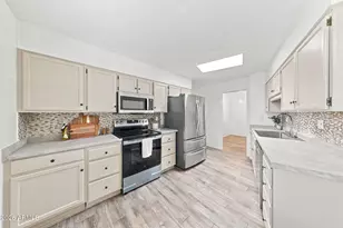 16210 N Meadow Park Dr, Sun City, AZ 85351 - Photo 13