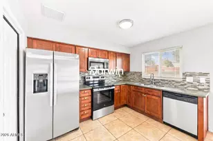 3214 W Michelle Dr, Phoenix, AZ 85053 - Photo 3
