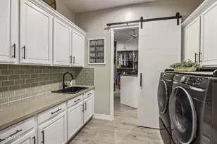 2933 E Daley Ln, Phoenix, AZ 85050 - Photo 27
