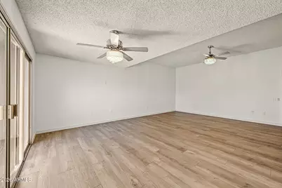 10031 W Hutton Drive, Sun City, AZ 85351 - Photo 7