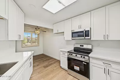 10031 W Hutton Drive, Sun City, AZ 85351 - Photo 13