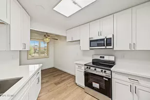 10031 W Hutton Dr, Sun City, AZ 85351 - Photo 13