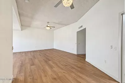 10031 W Hutton Drive, Sun City, AZ 85351 - Photo 5
