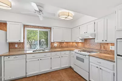 1915 E Linger Lane, Phoenix, AZ 85020 - Photo 9