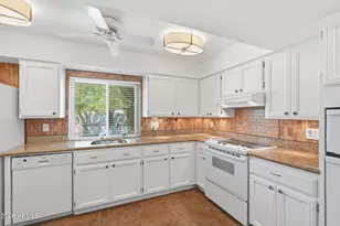 1915 E Linger Ln, Phoenix, AZ 85020 - Photo 9