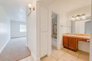 3825 E Camelback Rd, Phoenix, AZ 85018 - Photo 15