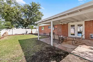 1826 E Hazelwood St, Phoenix, AZ 85016 - Photo 23