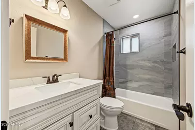 2301 E Laurel Lane, Phoenix, AZ 85028 - Photo 25