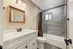 2301 E Laurel Ln, Phoenix, AZ 85028 - Photo 25