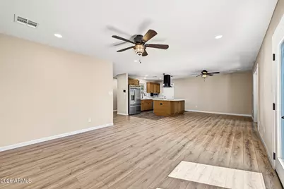 2301 E Laurel Lane, Phoenix, AZ 85028 - Photo 9