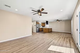 2301 E Laurel Ln, Phoenix, AZ 85028 - Photo 9