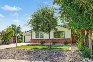 2301 E Laurel Ln, Phoenix, AZ 85028 - Photo 3