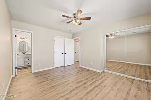 2301 E Laurel Ln, Phoenix, AZ 85028 - Photo 15