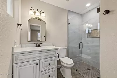 2301 E Laurel Lane, Phoenix, AZ 85028 - Photo 17