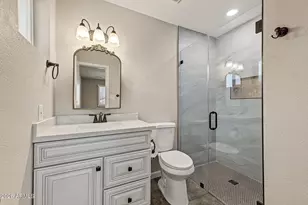 2301 E Laurel Ln, Phoenix, AZ 85028 - Photo 17