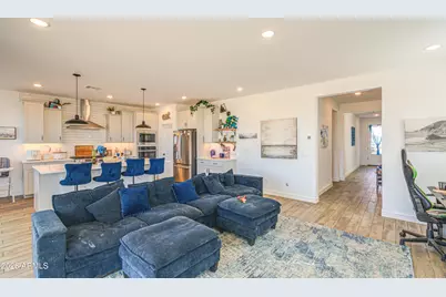8058 W Griswold Road, Peoria, AZ 85345 - Photo 13