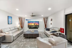 1136 E Forest Hills Dr, Phoenix, AZ 85022 - Photo 13