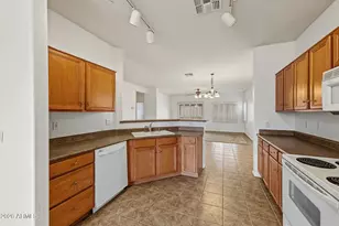 15220 W Custer Ln, Surprise, AZ 85379 - Photo 13