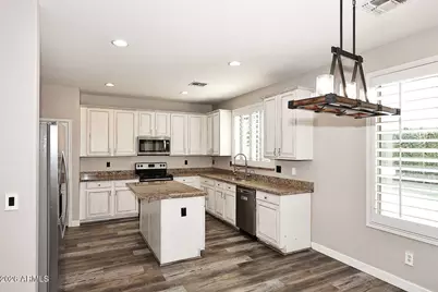 10891 W Davis Lane, Avondale, AZ 85323 - Photo 11