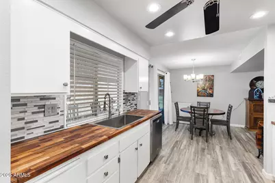 10918 W Caron Drive, Sun City, AZ 85351 - Photo 9
