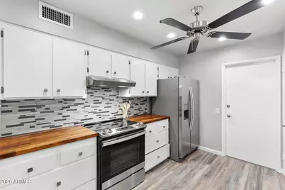 10918 W Caron Drive, Sun City, AZ 85351 - Photo 7