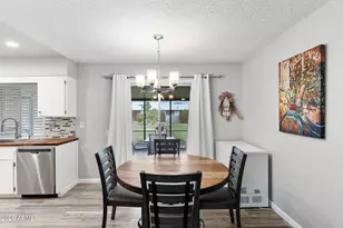 10918 W Caron Dr, Sun City, AZ 85351 - Photo 5