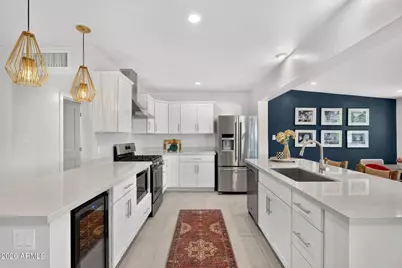 2734 E Highland Avenue, Phoenix, AZ 85016 - Photo 11