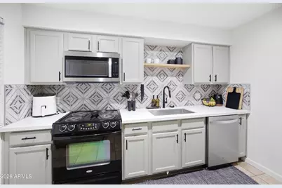 3402 N 32nd Street #163, Phoenix, AZ 85018 - Photo 1