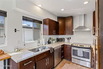 3637 E Monterosa Street #17, Phoenix, AZ 85018 - Photo 9