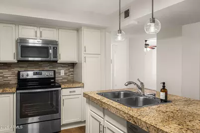 4445 N 21st Place, Phoenix, AZ 85016 - Photo 1