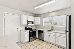 1401 E Kerry Ln, Phoenix, AZ 85024 - Photo 11