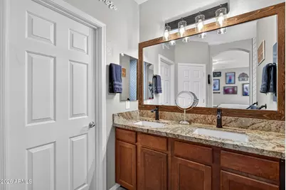 827 W Banyan Avenue, San Tan Valley, AZ 85140 - Photo 19